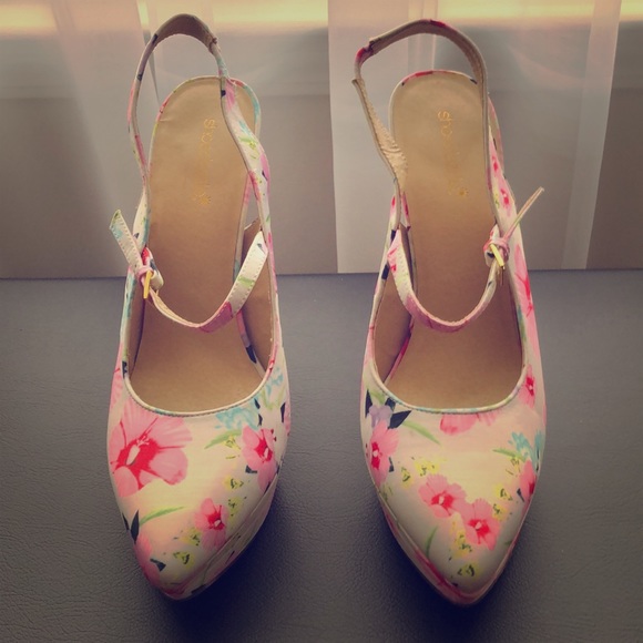Shoe Dazzle Shoes - Floral Platforms Size 11